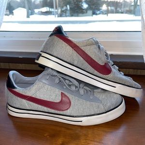 Nike sweet classic gray and maroon mens sneakers

Men’s 10.5